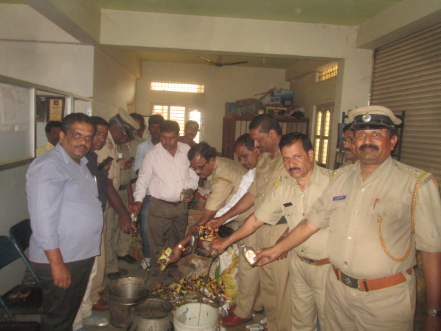 ಅಕ್ರಮ ಮದ್ಯ ನಾಶ